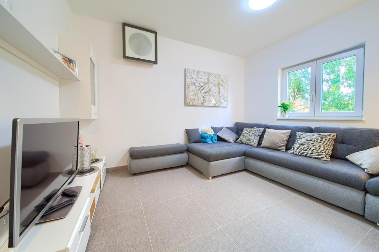 Holiday home Apolina